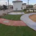 Çim bahçede yürüme yolu,Villa Bahçe Yürüyüş Yolu,Bahçe yolu düzenleme,Bahçe patika taşları,Kayrak taşı bahçe yolu,Bahçe Yolu Fikirleri,Kayrak taşı yürüme yolu,bahçe araba yolu yapımı